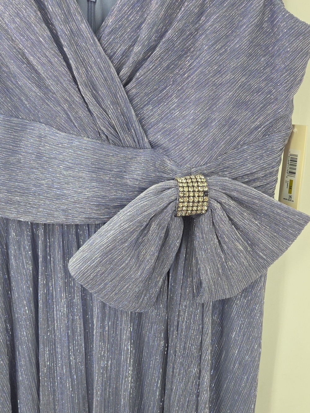 Sleeveless V-Neck Lavender Pleated Maxi Dress with Waist Bow - Picture 6 of 16